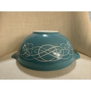 Vntg Pyrex Promotional Turquoise Scroll Cinderella Bowl 2 1/2 QT 443 USA